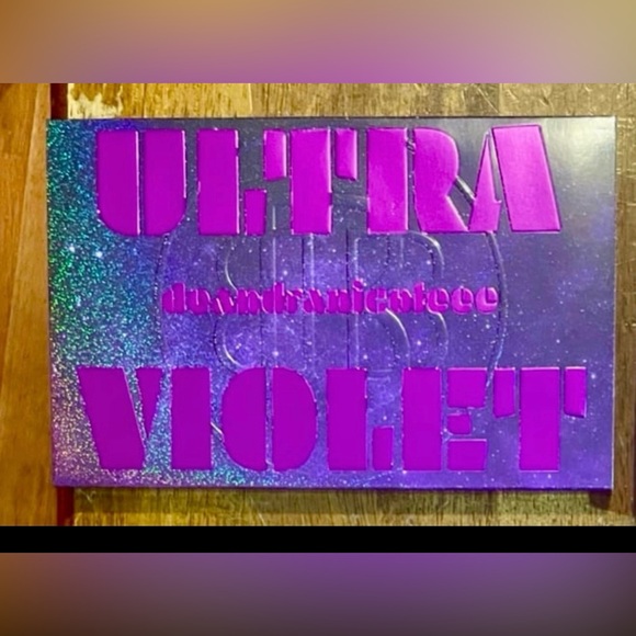 Bellabeautebar × Deandra Nicole Ultra Violet palette - Picture 2 of 2